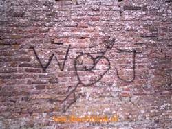 graffiti- W loves J Stadsmuur Harderwijk november 2007